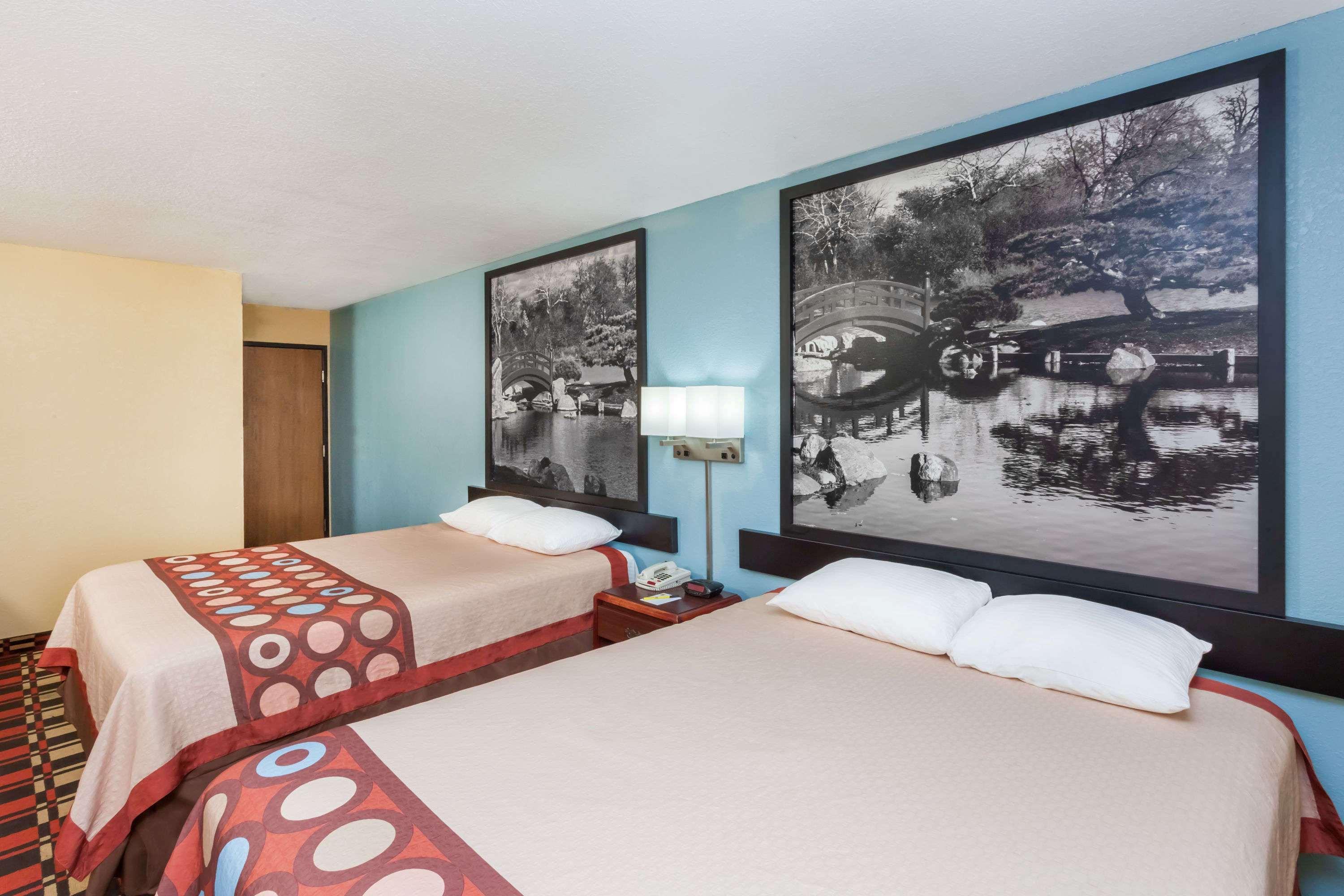 Econo Lodge Chillicothe Bagian luar foto